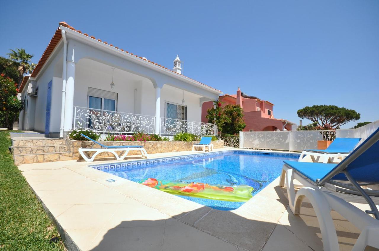 Well-Appointed Villa Is Situated In The Popular Resort Of Vilamoura Quarteira Exterior photo