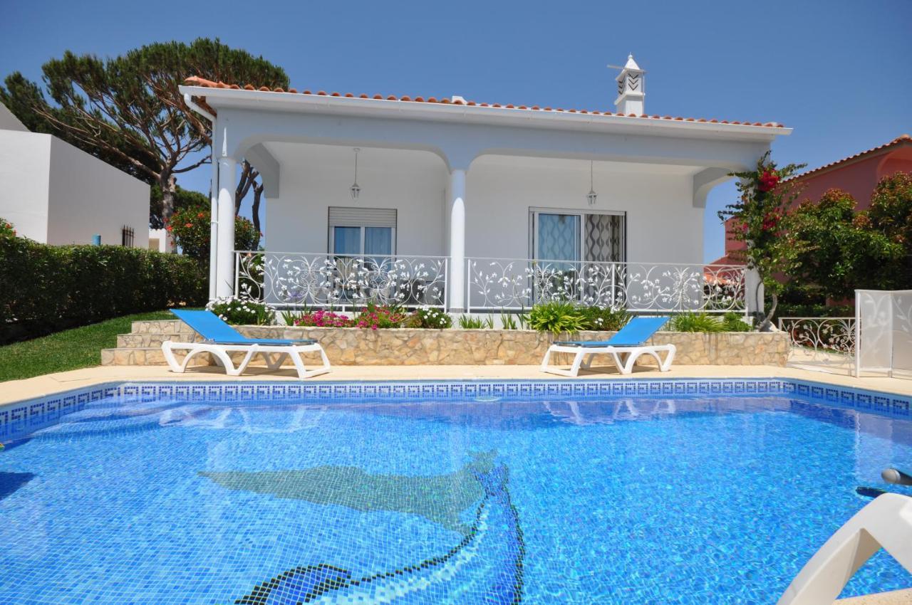 Well-Appointed Villa Is Situated In The Popular Resort Of Vilamoura Quarteira Exterior photo